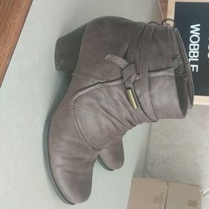 ISO Baretraps Rhapsody Booties *not for sale*